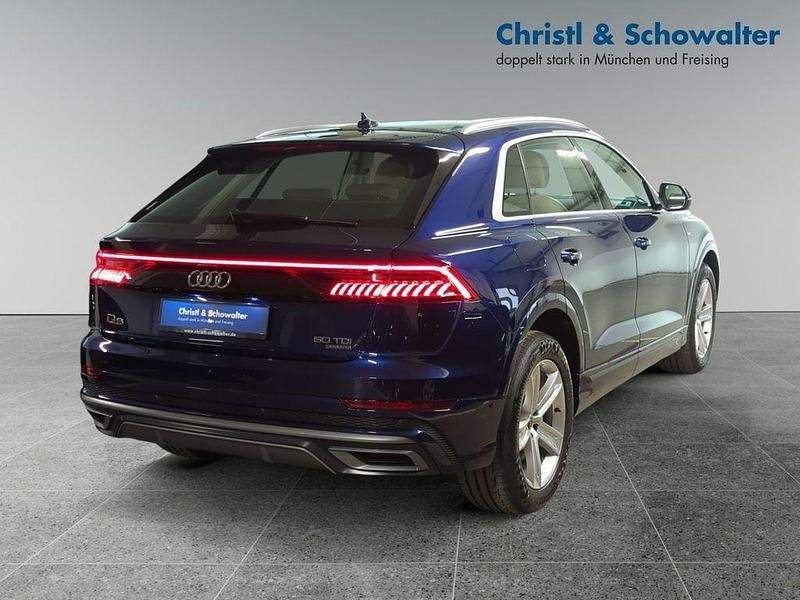 Gebraucht Audi Q8 S-Line 286 PS (210 kW) 2022 Navarrablau metallic SUV