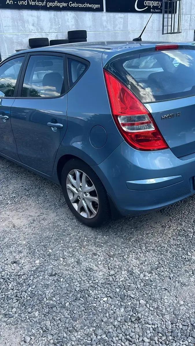 Gebraucht Hyundai i30 90 PS (66 kW) 2009 Blau Kleinwagen
