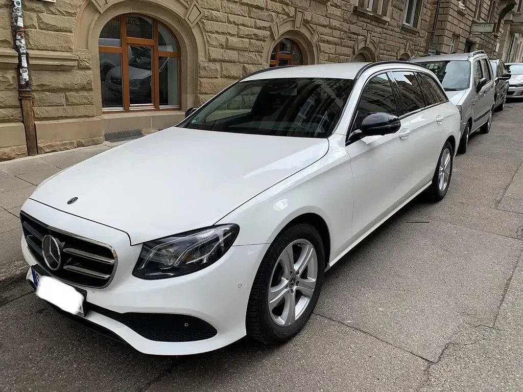Gebraucht Mercedes E220 Avantgarde 194 PS (142 kW) 2017 Weiß Limousine