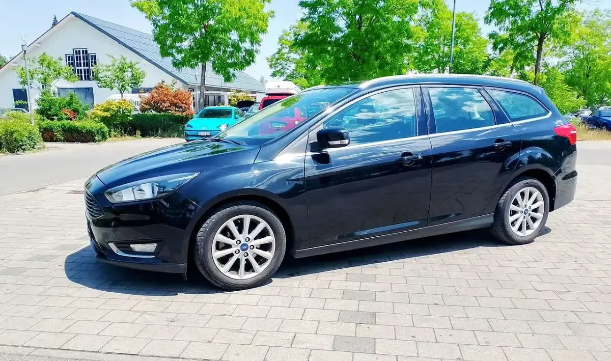 Gebraucht Ford Focus Titanium 120 PS (88 kW) 2015 Schwarz Kombi