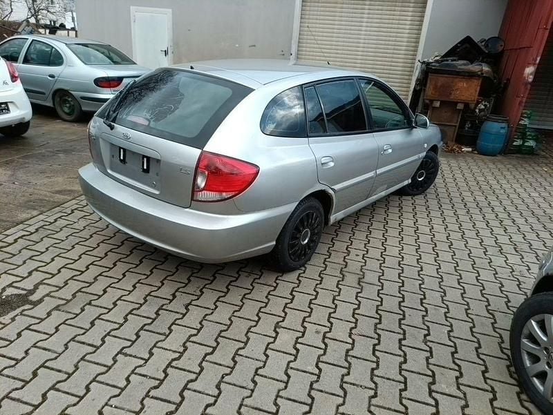 Second-hand Kia Rio 97 CP (71 kW) 2005 Argintiu Berlinǎ