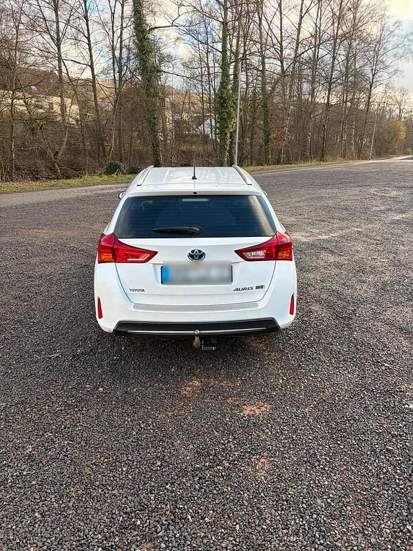 Gebraucht Toyota Auris Hybrid 136 PS (100 kW) 2014 Weiß Kombi