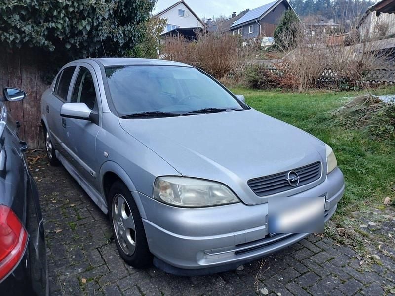 Gebraucht Opel Astra 101 PS (74 kW) 1999 Silber Limousine