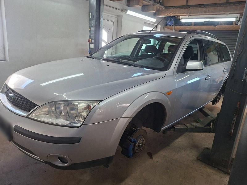 Gebraucht Ford Mondeo 125 PS (91 kW) 2002 Grau Kombi