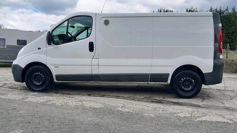 Gebraucht Opel Vivaro 114 PS (83 kW) 2010 Weiß Van / Kleinbus