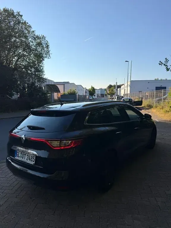 Gebraucht Renault Mégane LIMITED 116 PS (85 kW) 2018 Schwarz Limousine