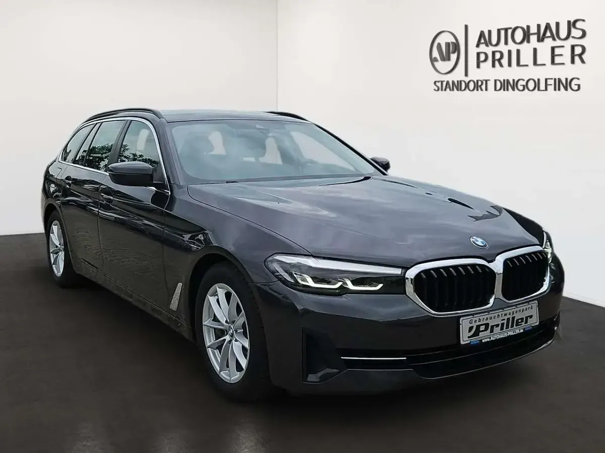 Gebraucht BMW 530 Sport Line 286 PS (210 kW) 2021 Sophistograu brillanteffekt me Kombi