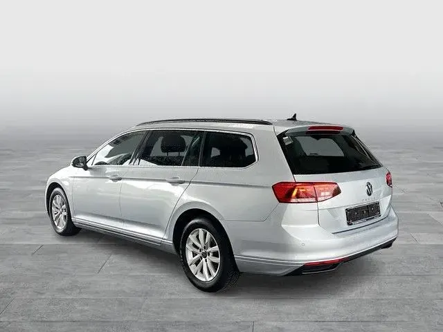 Gebraucht VW Passat Business 150 PS (110 kW) 2023 Silber Kombi