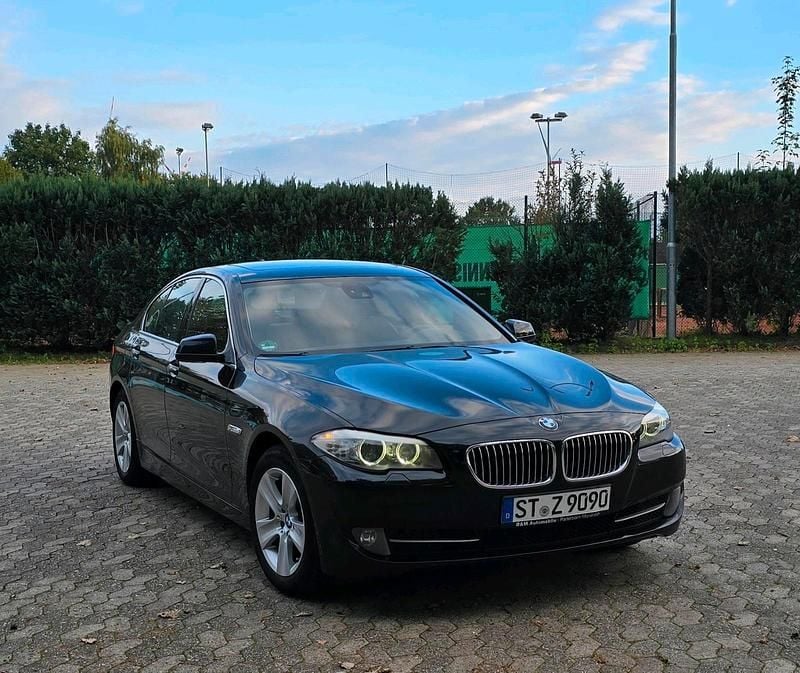 Schwarz Gebraucht 2011 BMW 528 Sport Line Limousine | 7.500 € (Etwas zu teuer) - Bild 1/4