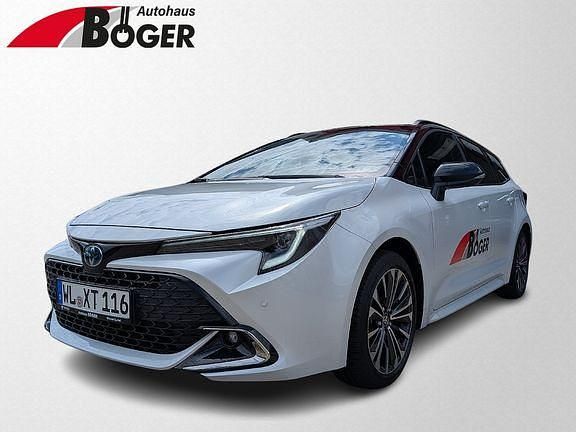 Platinumweiß perleffekt, dach schwarz Gebraucht 2024 Toyota Corolla Basis Kombi | 33.390 € (Teuer) - Bild 1/3
