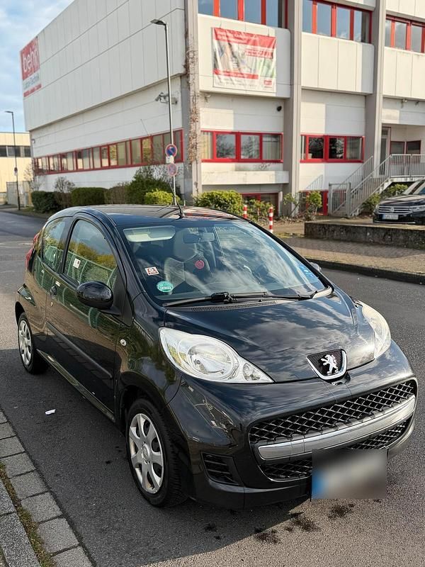 Gebraucht Peugeot 107 68 PS (50 kW) 2011 Schwarz Kleinwagen