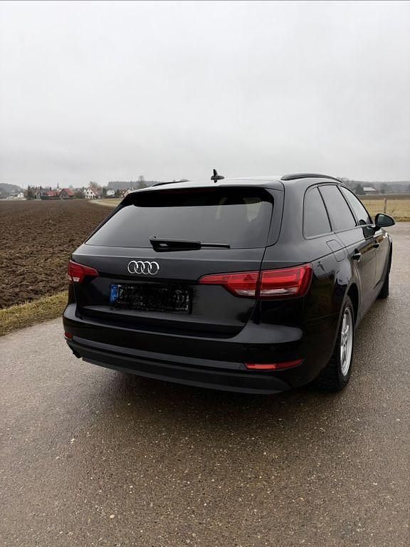 Gebraucht Audi A4 150 PS (110 kW) 2018 Schwarz Kombi