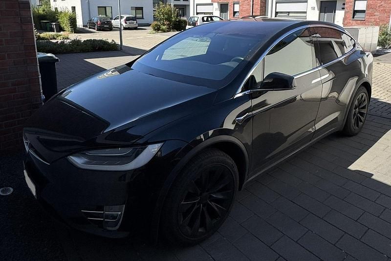Schwarz Gebraucht 2018 Tesla Model X SUV | 26.700 € (Fairer Preis) - Bild 1/4