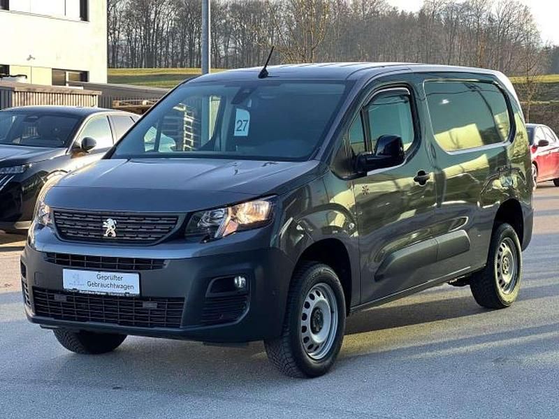 Gebraucht Peugeot Partner 131 PS (96 kW) 2024 Platinium grau metallic Van / Kleinbus