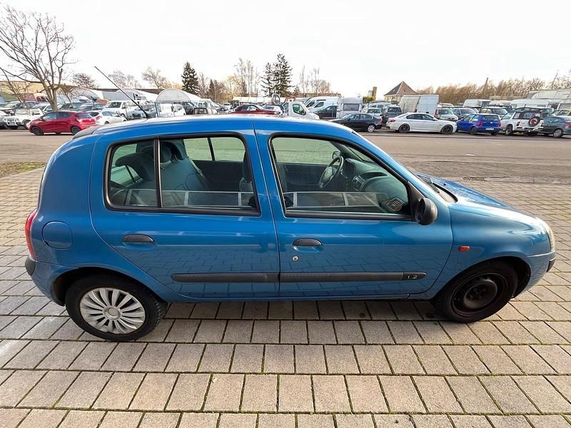Gebraucht Renault Clio II 58 PS (42 kW) 2003 Blau Kleinwagen