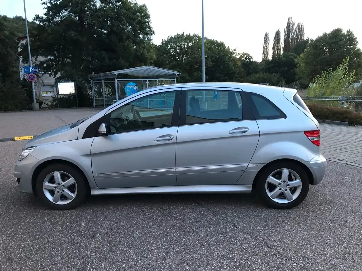 Gebraucht Mercedes B180 116 PS (85 kW) 2010 Grau Van / Kleinbus