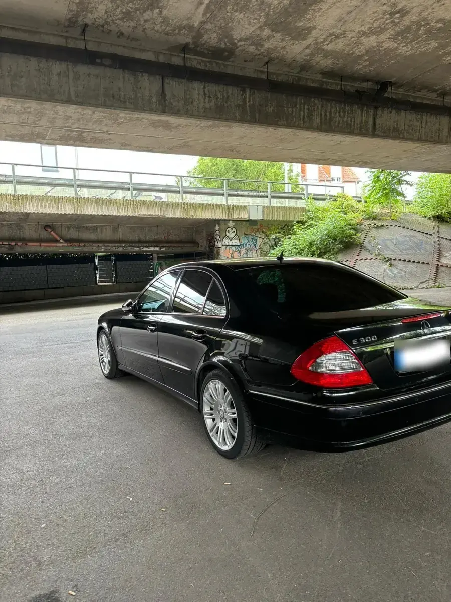 Gebraucht Mercedes E300 Avantgarde 211 PS (155 kW) 2008 Schwarz Limousine