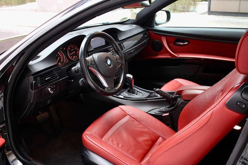 Gebraucht BMW 325 204 PS (150 kW) 2010 Schwarz Coupé