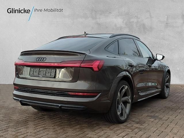 Gebraucht Audi e-tron Ambiente 369 kW (503 PS) 2022 Individuallackierungen audi exclusive SUV