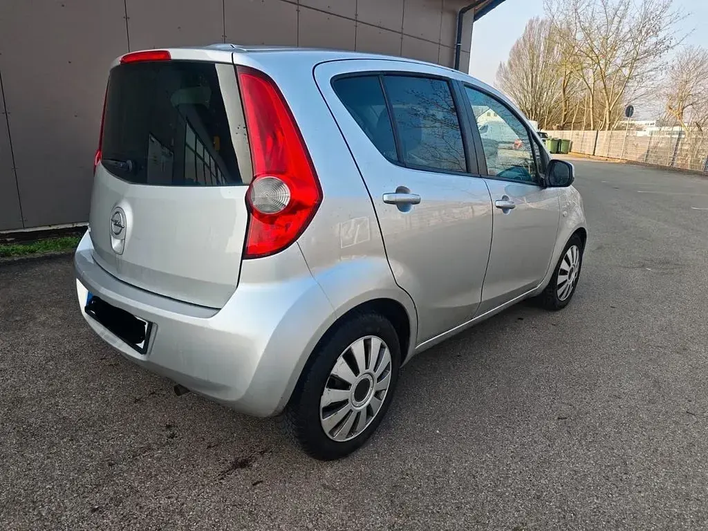 Gebraucht Opel Agila 86 PS (63 kW) 2009 Silber Kleinwagen