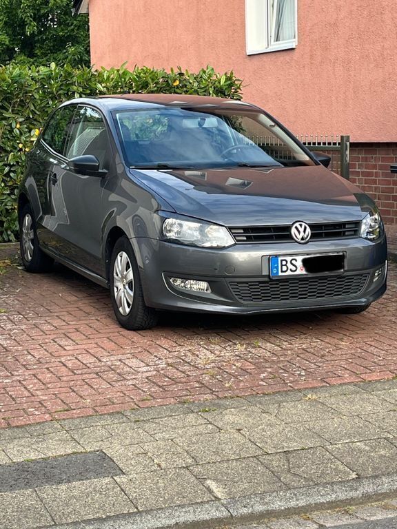 Grau Gebraucht 2011 VW Polo Trendline Kleinwagen | 3.900 € (Guter Preis) - Bild 1/4