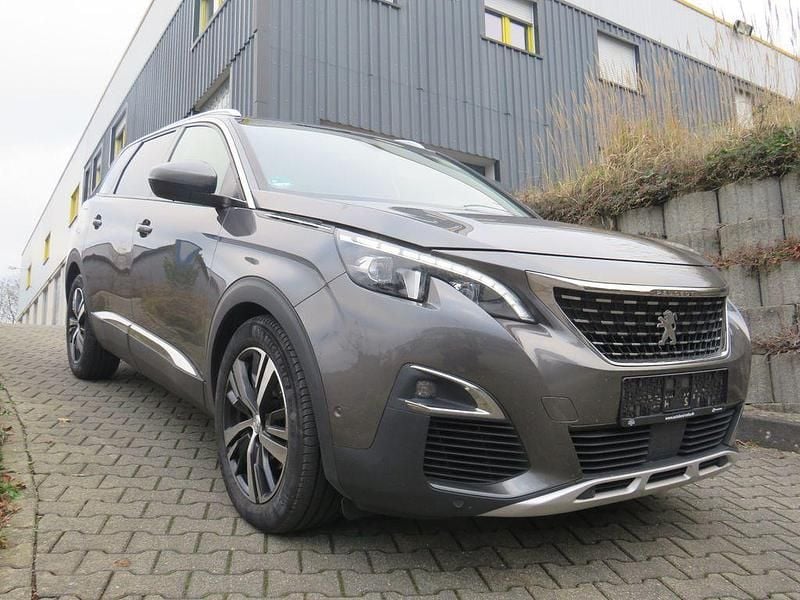 Grau Gebraucht 2019 Peugeot 5008 Allure SUV | 12.600 € (Guter Preis) - Bild 1/4