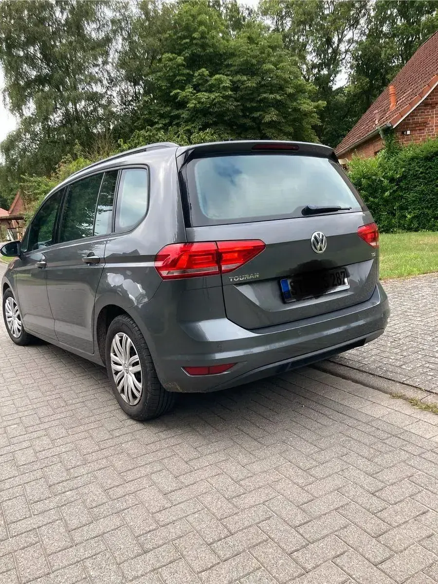 Gebraucht VW Touran Trendline 110 PS (80 kW) 2017 Grau Van / Kleinbus