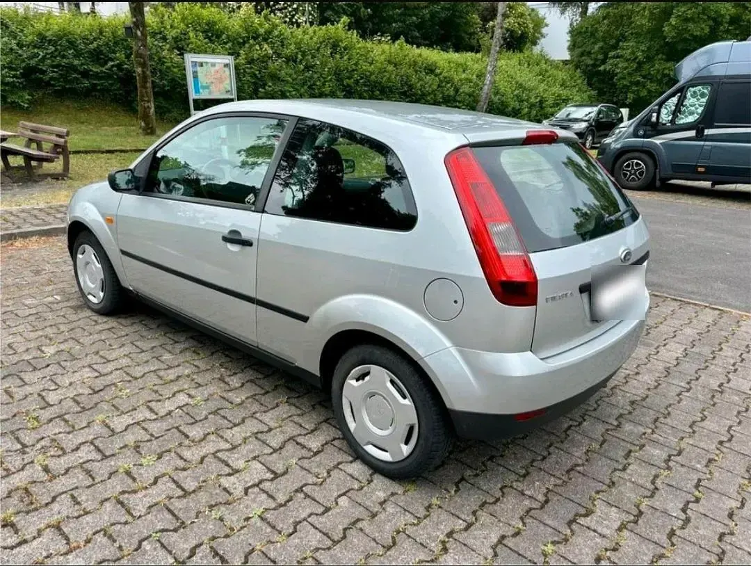 Gebraucht Ford Fiesta 60 PS (44 kW) 2004 Silber Kleinwagen