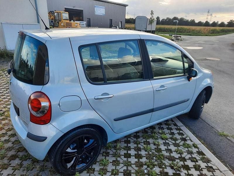 Grau Gebraucht 2005 Renault Modus Van / Kleinbus | 2.100 € (Teuer) - Bild 1/4