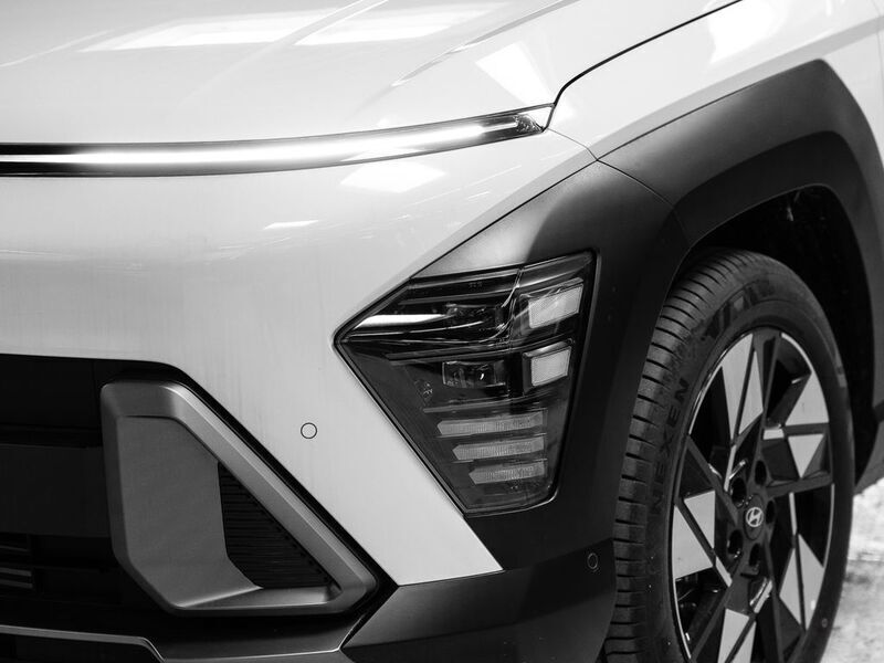 Gebraucht Hyundai Kona Prime 141 PS (103 kW) 2024 Atlas white / abyss black / so SUV