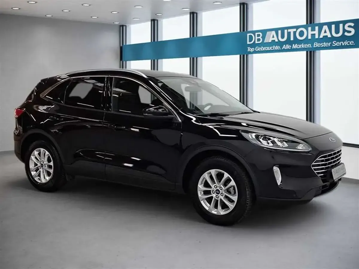 Używany Ford Kuga Titanium 190 KM (139 kW) 2022 Czarny SUV