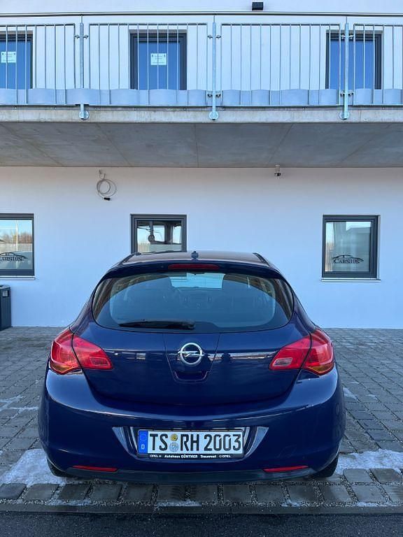 Gebraucht Opel Astra Edition 101 PS (74 kW) 2010 Blau Limousine