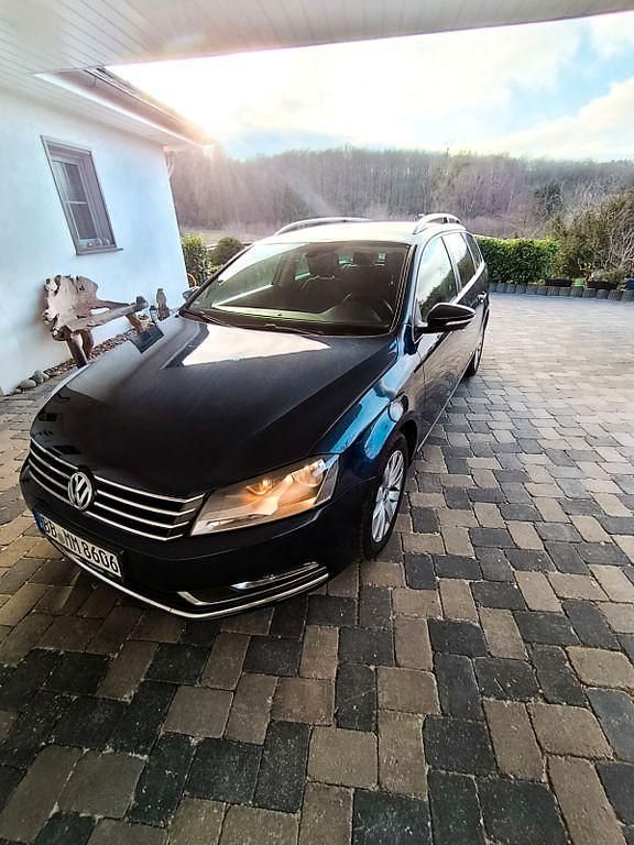 Gebraucht VW Passat Highline 160 PS (117 kW) 2013 Blau Kombi