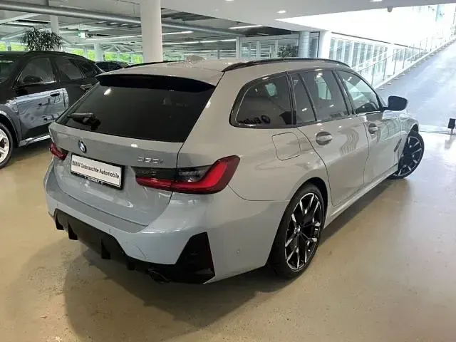 Gebraucht BMW 330 Performance 258 PS (189 kW) 2025 Grau Kombi