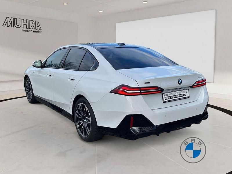 Gebraucht BMW 540 M Sport 303 PS (222 kW) 2025 Mineralweiss Limousine