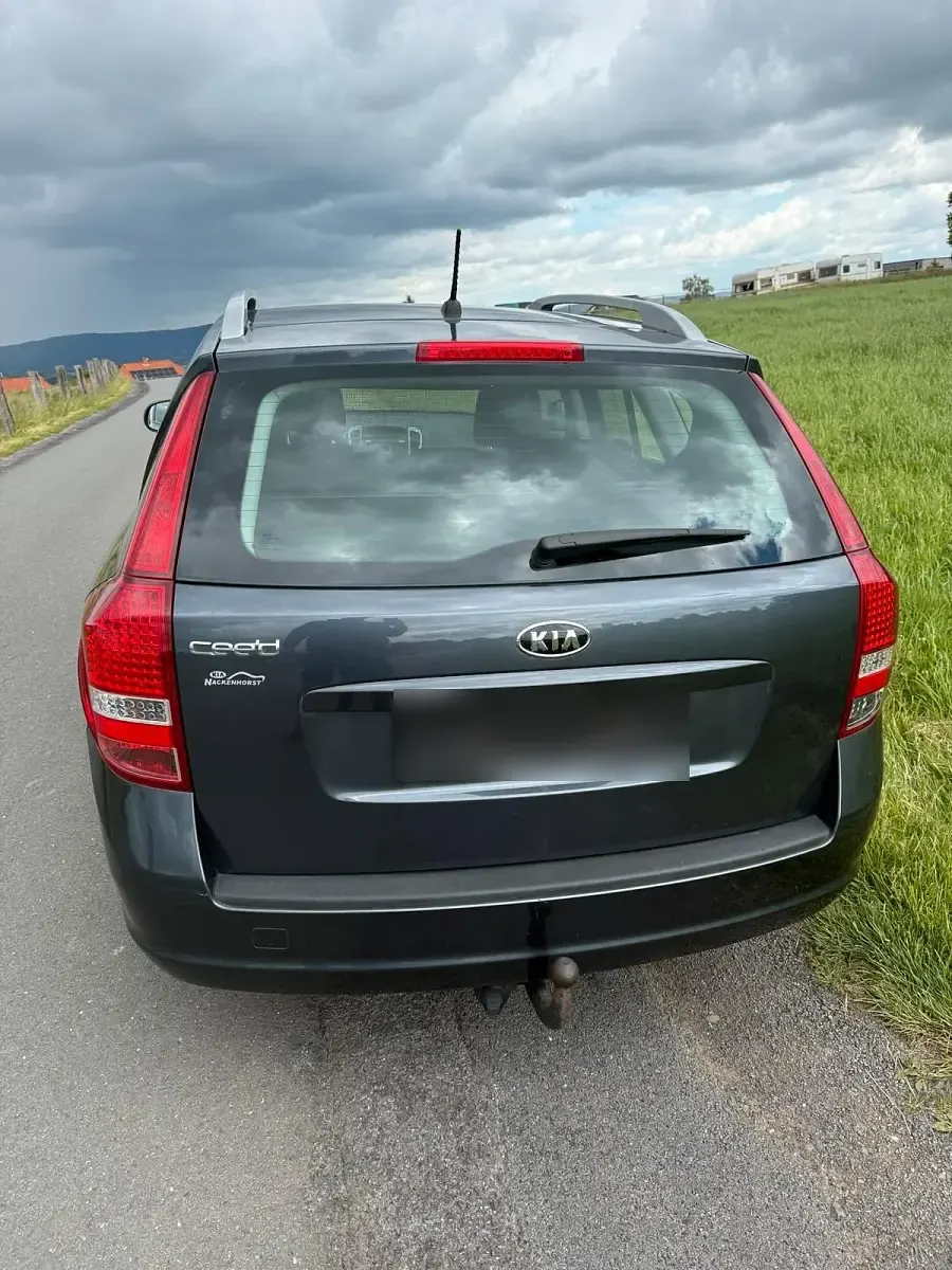 Gebraucht Kia Ceed 90 PS (66 kW) 2010 Grau Kleinwagen
