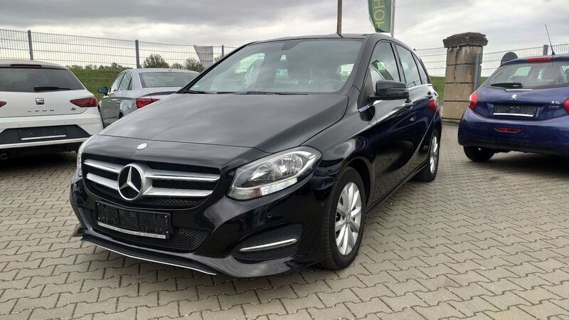 Schwarz Gebraucht 2015 Mercedes B180 Van / Kleinbus | 9.790 € (Fairer Preis) - Bild 1/4