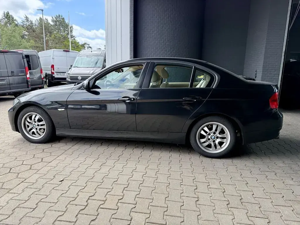 Gebraucht BMW 320 150 PS (110 kW) 2006 Schwarz Limousine