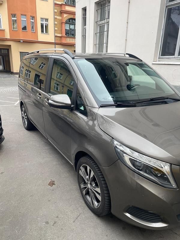 Usata Mercedes V220 163 CV (119 kW) 2016 Grigio Monovolume