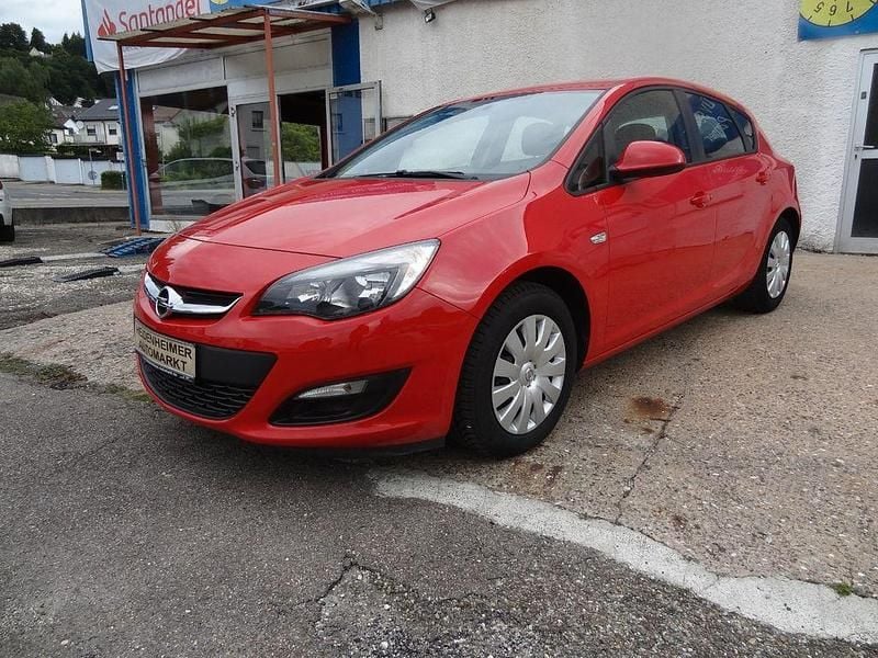 Rot Gebraucht 2013 Opel Astra Selection Limousine | 4.500 € (Guter Preis) - Bild 1/4