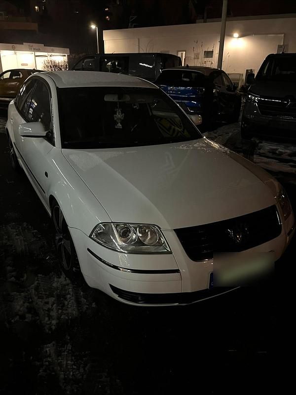 Gebraucht VW Passat 131 PS (96 kW) 2002 Weiß Limousine