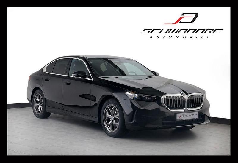 Schwarz Gebraucht 2024 BMW 520 Sport Line Limousine | 47.850 € (Fairer Preis) - Bild 1/4