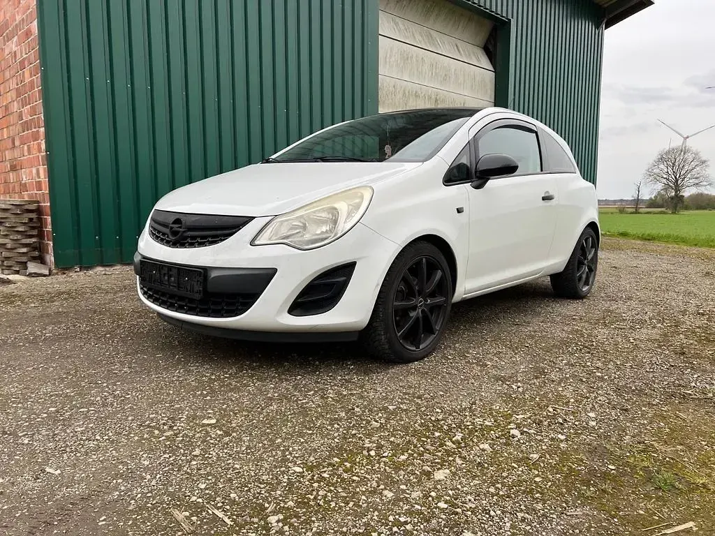 Używany Opel Corsa Selection 69 KM (50 kW) 2012 Biały Hatchback