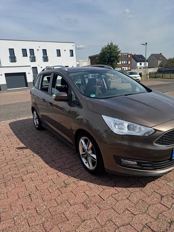 Braun Gebraucht 2017 Ford Grand C-Max Trend Van / Kleinbus | 7.899 € (Superpreis) - Bild 1/4