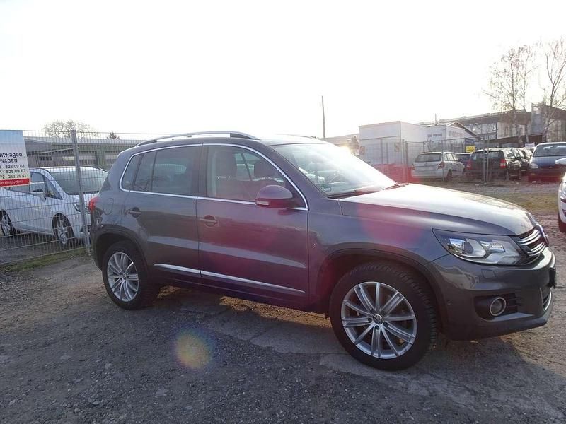 Gebraucht VW Tiguan Sportline 140 PS (102 kW) 2012 Pepper grey metallic SUV