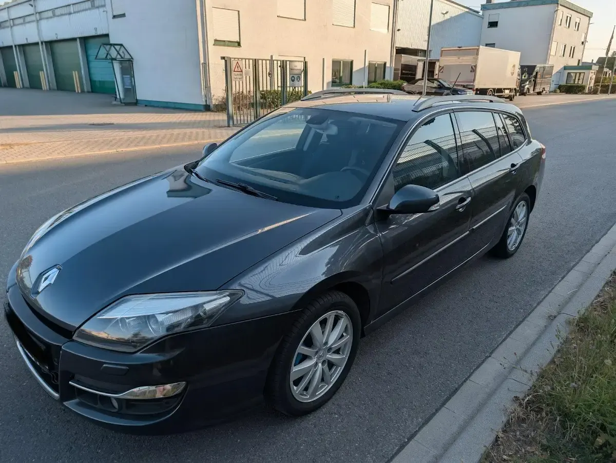 Gebraucht Renault Laguna III 110 PS (80 kW) 2012 Schwarz Kombi