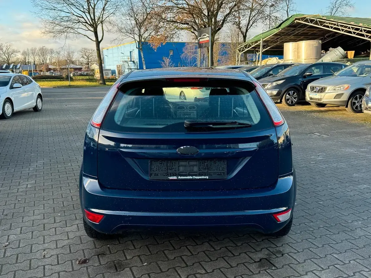 Second-hand Ford Focus Style 80 CP (58 kW) 2008 Albastru Hatchback