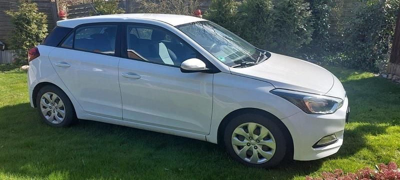 Gebraucht Hyundai i20 75 PS (55 kW) 2017 Weiß Limousine