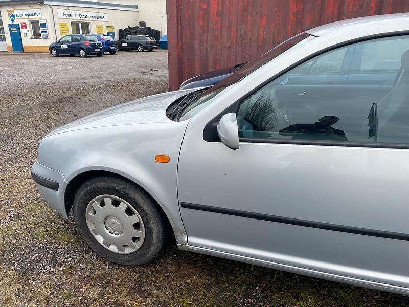Gebraucht VW Golf IV 75 PS (55 kW) 1998 Silber Kleinwagen