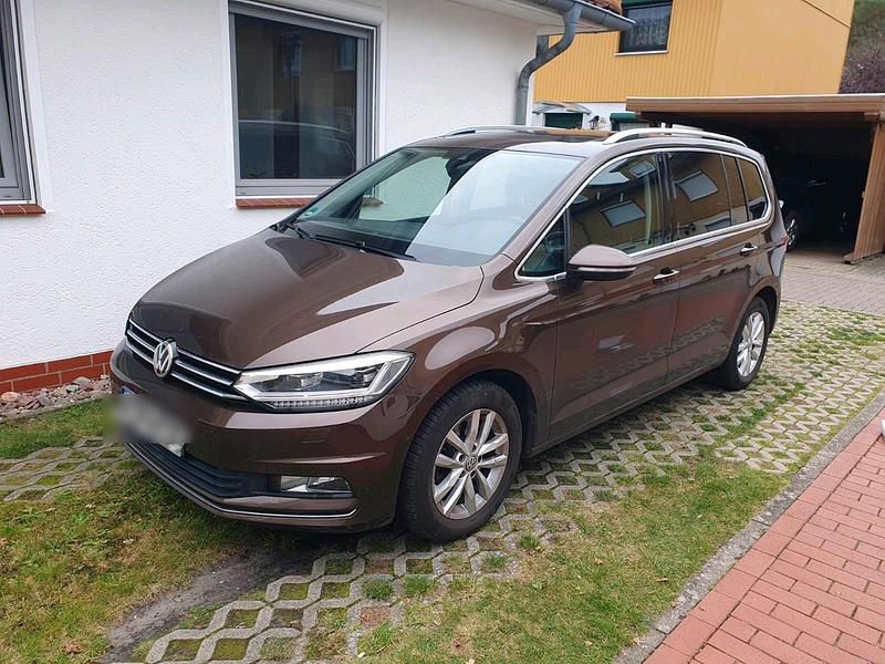 Gebraucht VW Touran Highline 150 PS (110 kW) 2016 Braun Van / Kleinbus